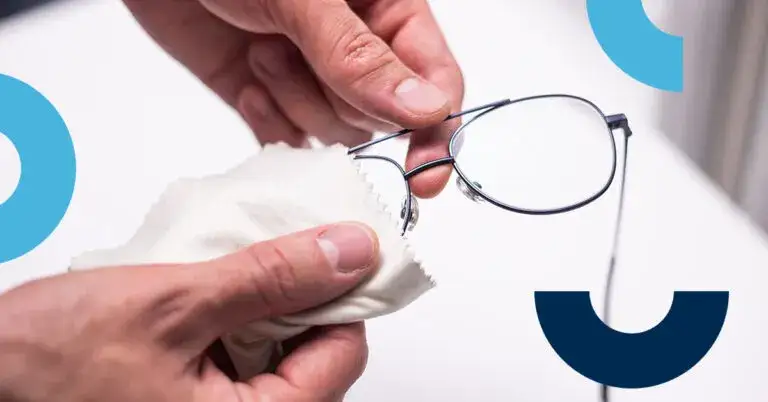 Jak skutecznie czyścić okulary plastikowe bez ryzyka ich uszkodzenia