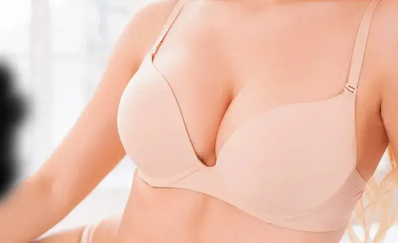 Ile kosztuje ujędrnienie biustu? Ceny zabiegów i co warto wiedzieć
