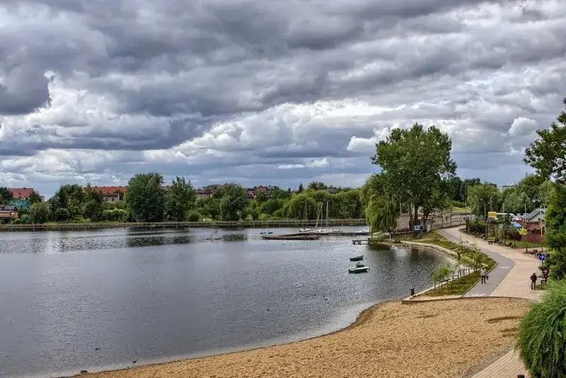 Jezioro Chełmżyńskie: najlepsze atrakcje i miejsca na letni wypoczynek