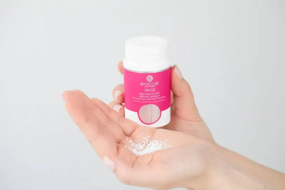 Jaki peeling do cery naczynkowej? Bezpieczne opcje dla wrażliwej skóry