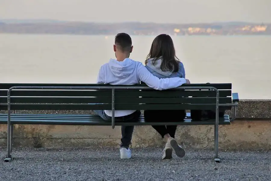 Jak powitać na pierwszej randce? Zrób wrażenie bez stresu!