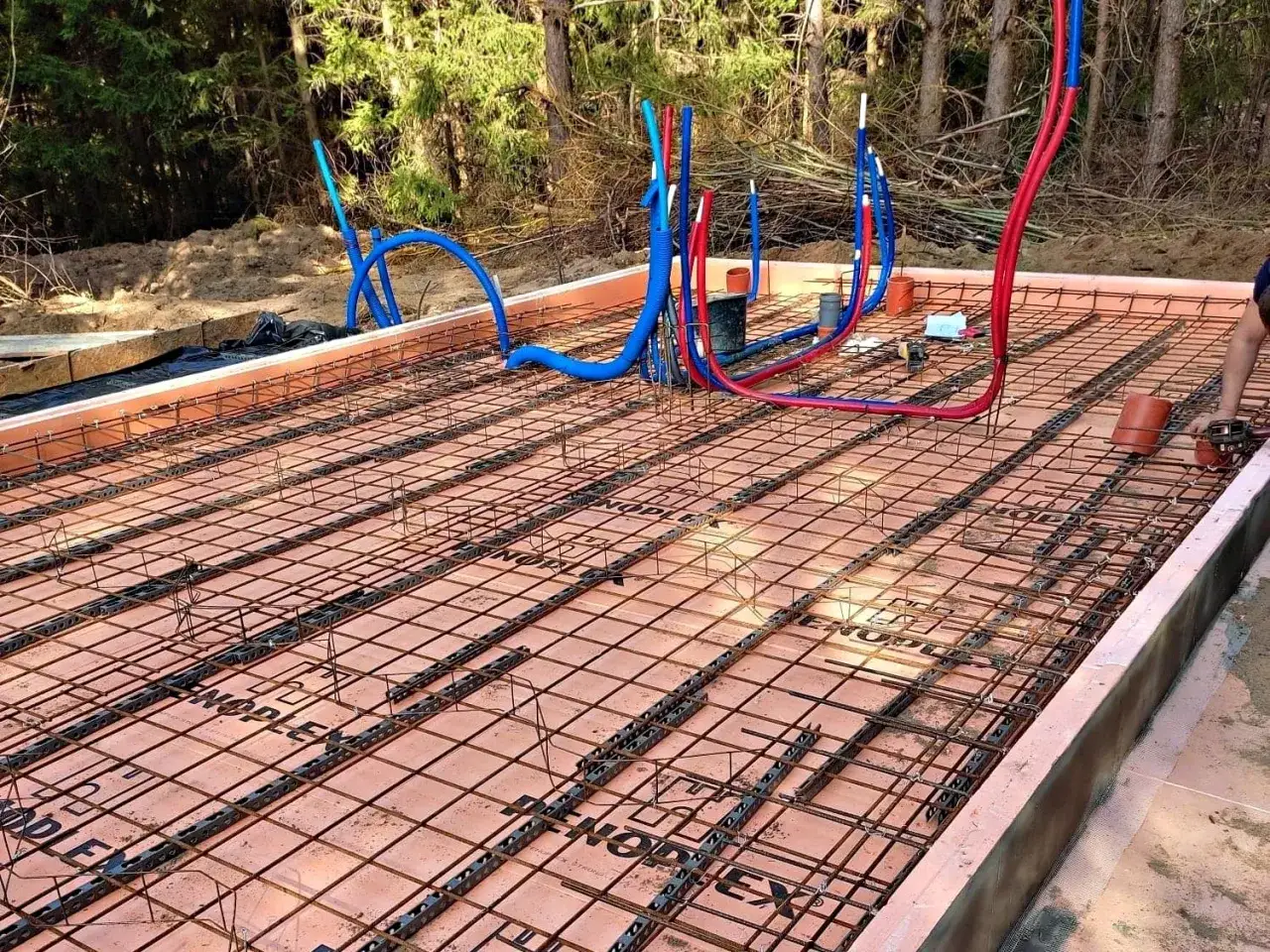 Jak poprawnie zbroić płytę fundamentową, aby uniknąć awarii konstrukcji