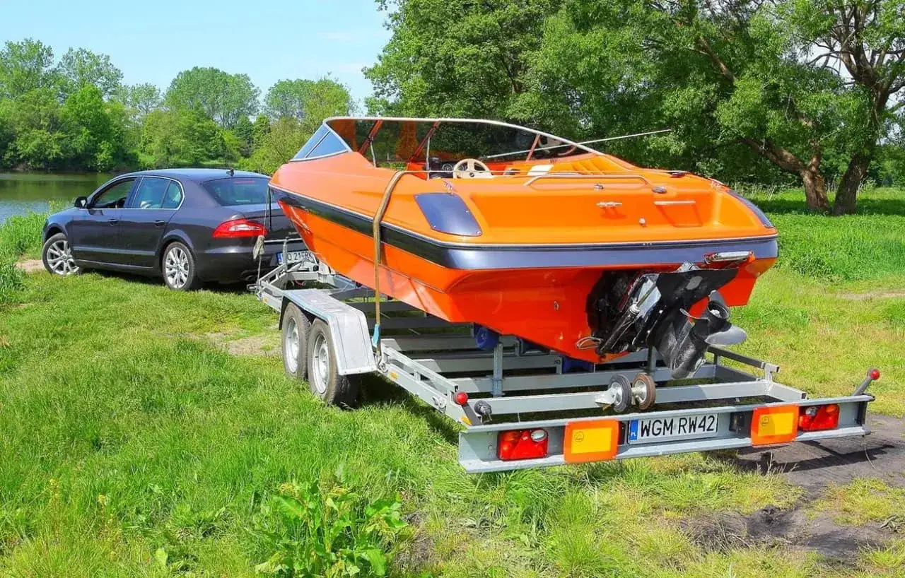 Kajakarstwo a wioślarstwo - kluczowe różnice, które musisz znać