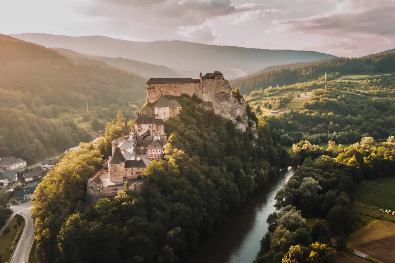 Orawa atrakcje: odkryj najpiękniejsze miejsca, które musisz zobaczyć