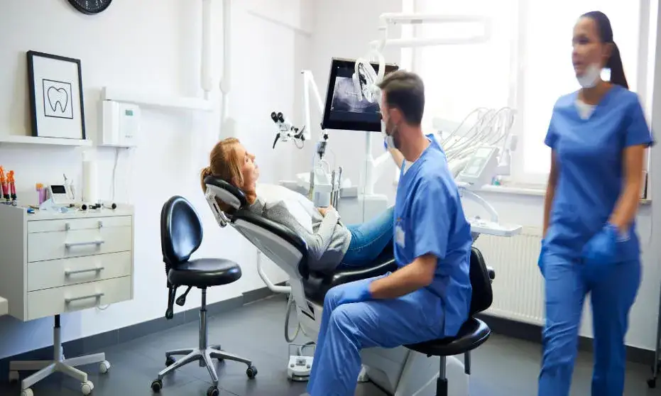 Czy dentysta to lekarz? Zrozum jego kwalifikacje i status zawodowy