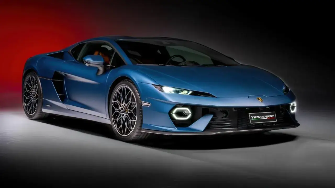 Niebieskie Lamborghini z ostrymi liniami i nowoczesnymi światłami LED.