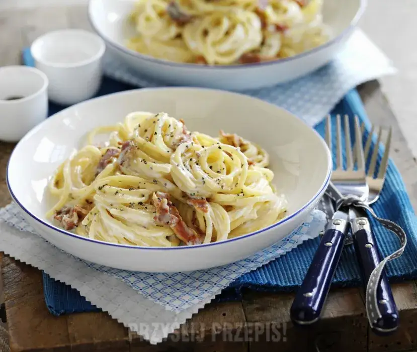 Carbonara ze śmietaną czy bez? Rozwiewamy mit i odkrywamy smak Włoch