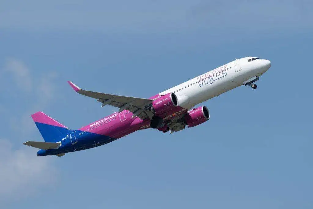 Wizz Air ile można przewieźć alkoholu? Oto ważne zasady i limity