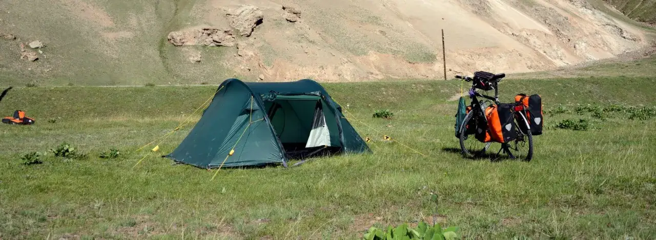Jaki namiot na rower? Wybierz idealny model na każdą wyprawę