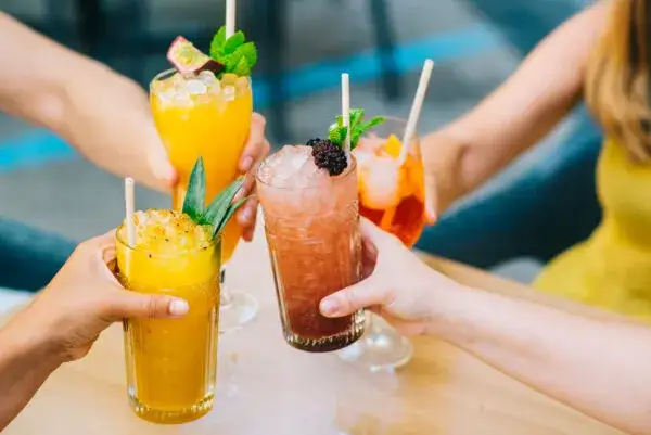 Najlepsze drinki z miętą: orzeźwiające przepisy na koktajle