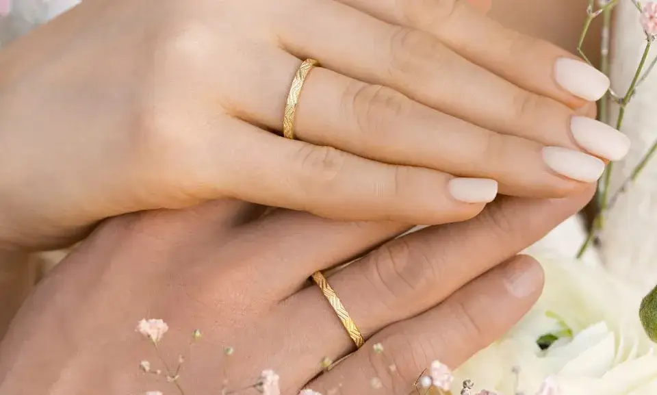 Biżuteria na rocznicę ślubu dla męża - wyjątkowe pomysły na prezent