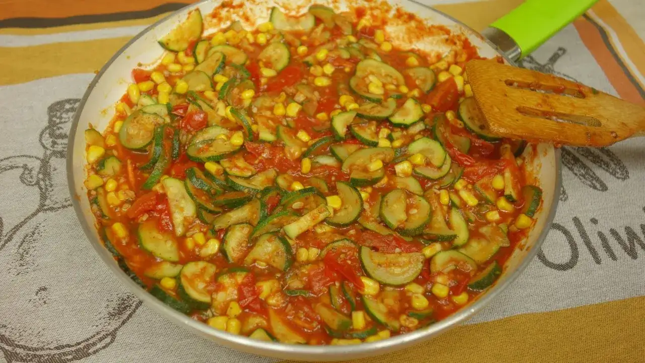 Sos do spaghetti na zimę z cukinią – prosty przepis na smaczny zapas