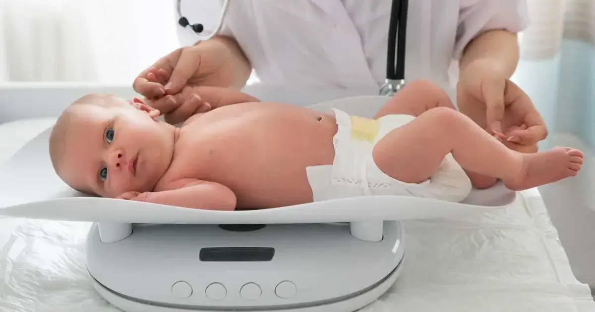 Waga miesięcznego dziecka: Kiedy jest OK, a kiedy do lekarza?