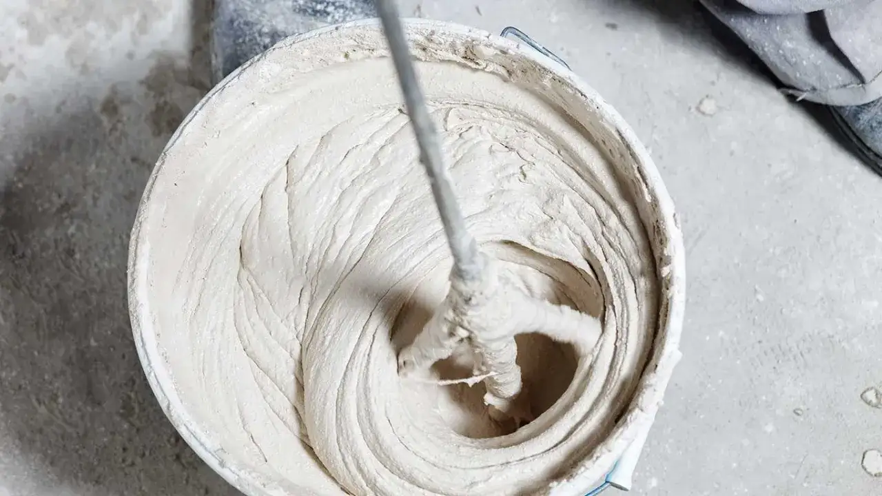 Jak zrobić zaprawę cementowo-wapienną - sprawdzone proporcje i sposób przygotowania