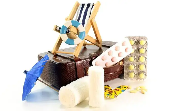 Co do apteczki na wyjazd? Kluczowe leki i akcesoria, które ratują zdrowie