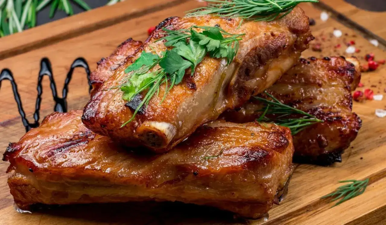 Jak zrobić idealne żeberka? Przepisy i triki na soczyste mięso
