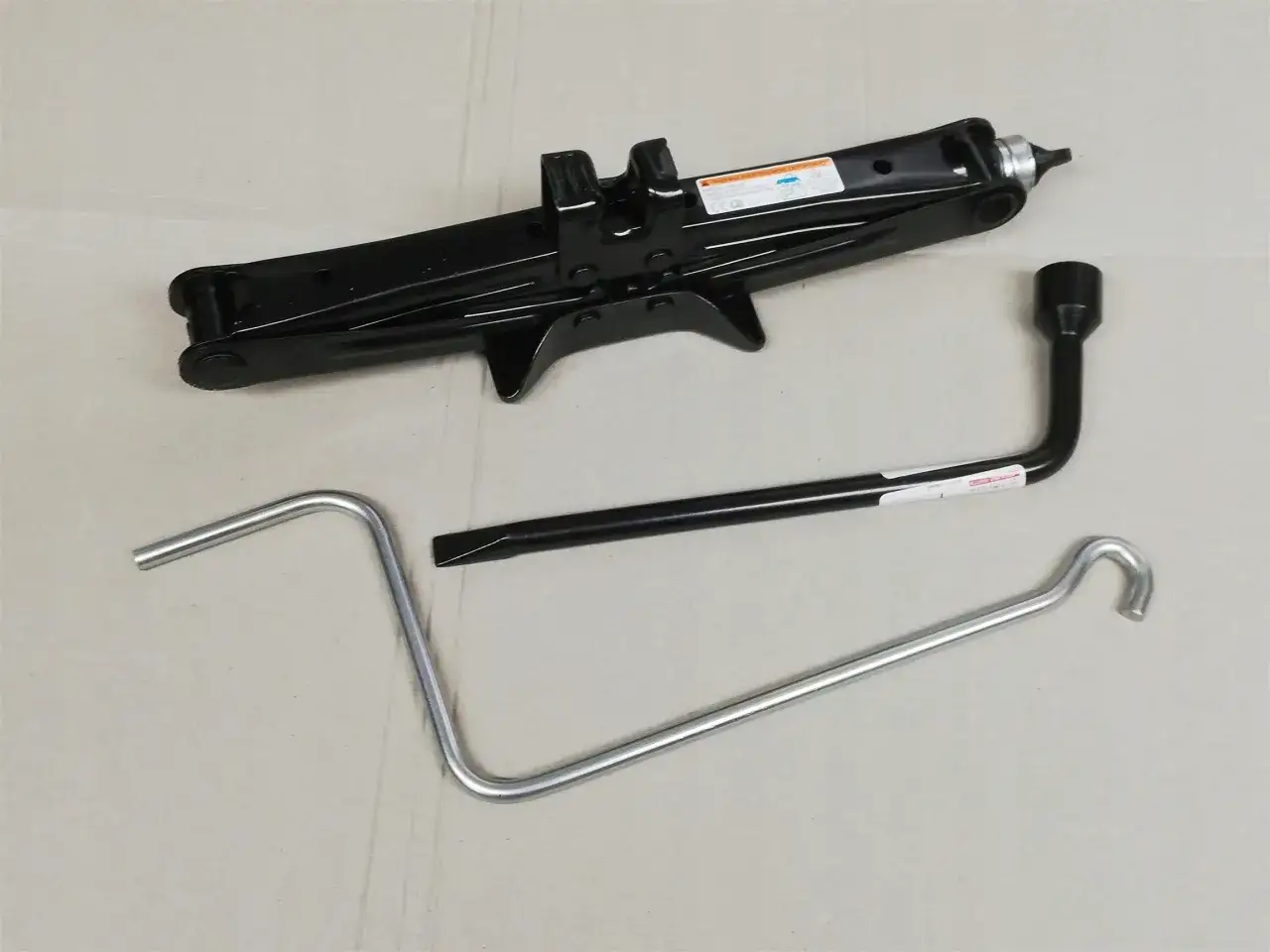 Gdzie jest schowany lewarek w Toyocie Yaris? Oto, co musisz wiedzieć