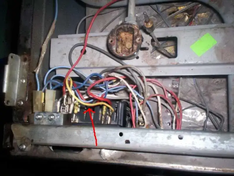 Gdzie jest bezpiecznik w piekarniku Mastercook? Znajdź go łatwo!