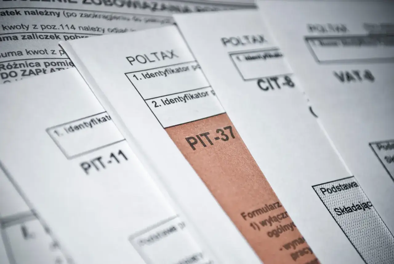 Formularze podatkowe PIT-11, PIT-37, CIT-8 i VAT-8. Rozliczenie umowy zlecenia jaki PIT?