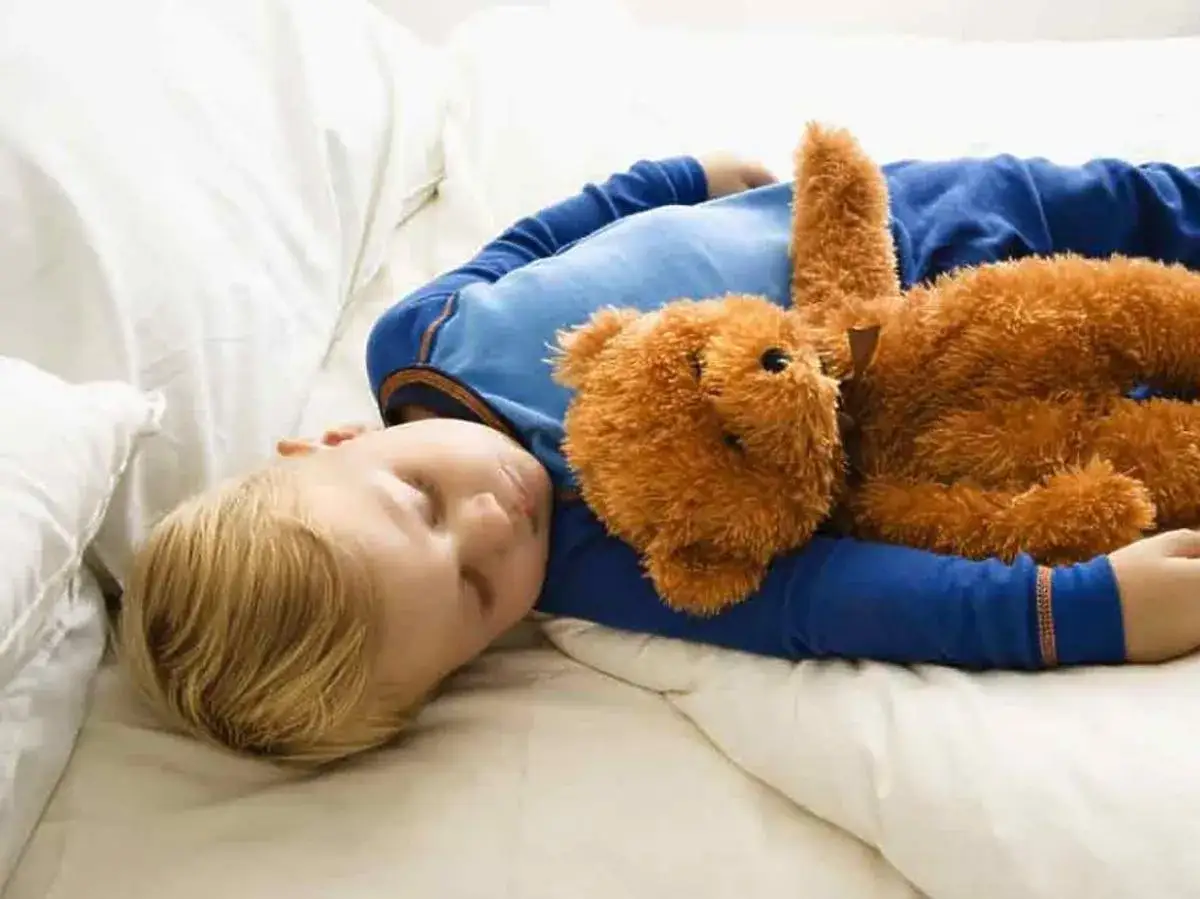 Jak skutecznie oduczyć dziecko spania w pampersie bez stresu i łez