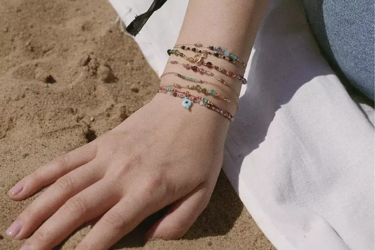 Zielona bransoletka co oznacza? Odkryj jej głęboką symbolikę i znaczenie