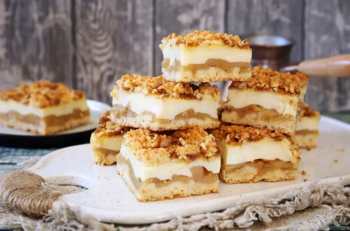 Ciasto jabłkowo-serowe: Perfekcyjny przepis bez zakalca i opadania