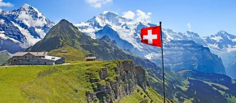 Ile zarabia opiekunka w Szwajcarii? Sprawdź, co wpływa na wynagrodzenie