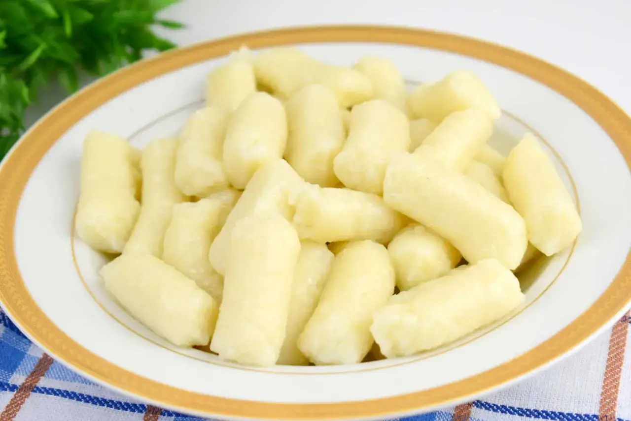 Kluski ryżowe: Gdzie kupić? Znajdź idealne do Pad Thai i Tteokbokki