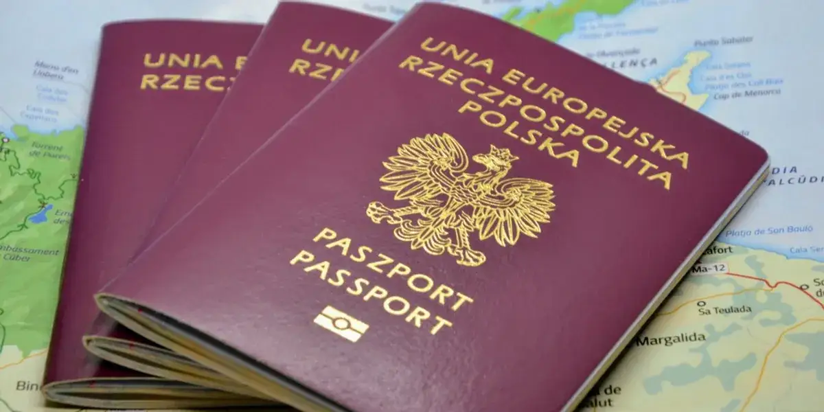 Czy paszport trzeba odebrać osobiście? Poznaj wyjątki i zasady