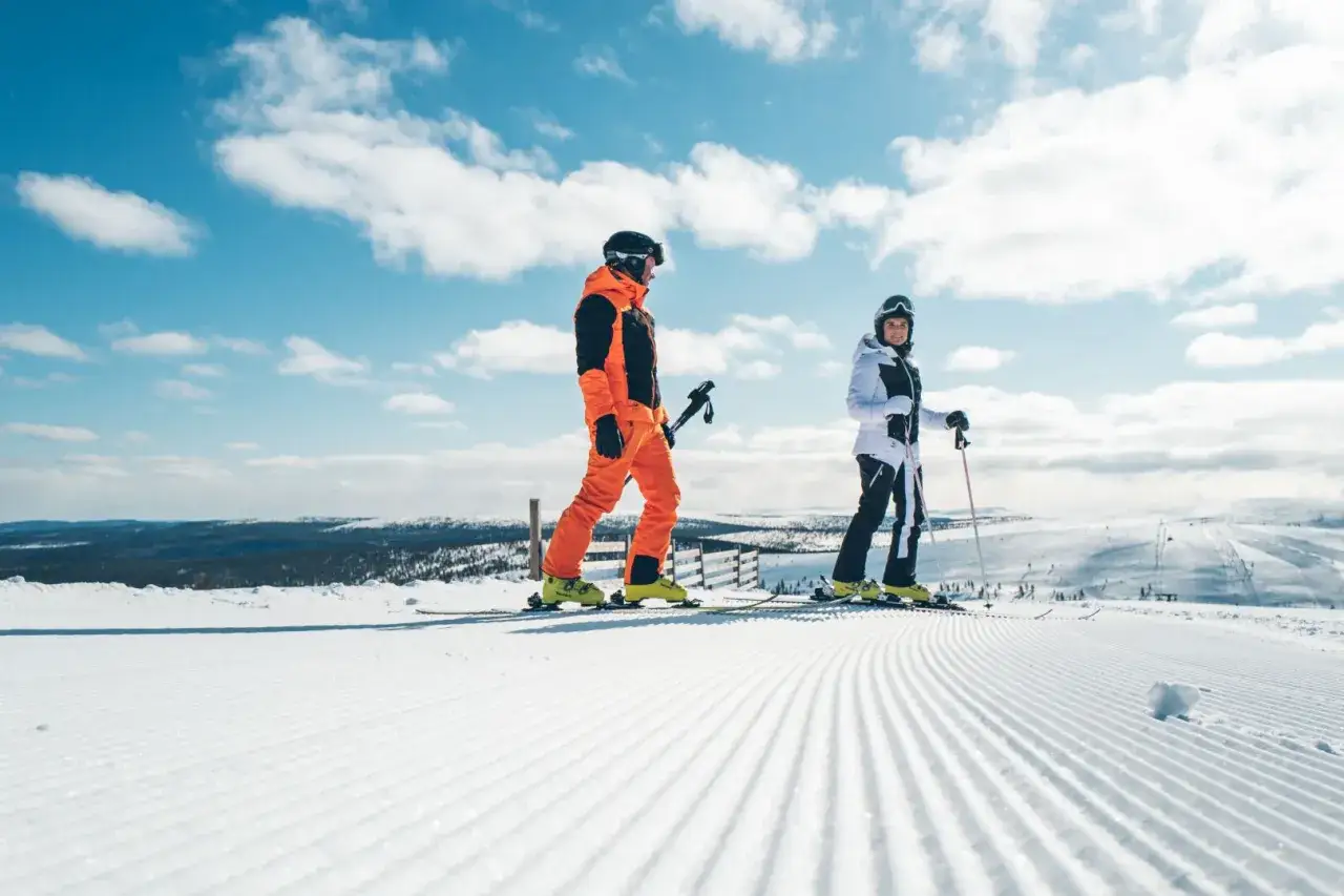 Czy kurtka narciarska jest ciepła? Poznaj sekret komfortu na stoku