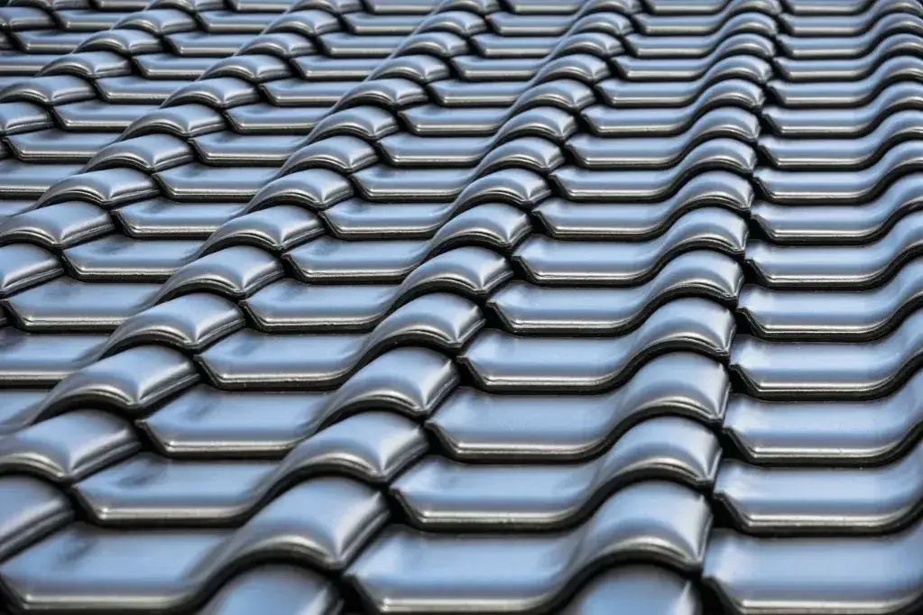 Naprawa dachu: Jak uniknąć kosztownych usterek i zapewnić trwałość