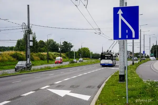 Gdynia - Jastrzębia Góra: Jak ominąć korki i wybrać transport?