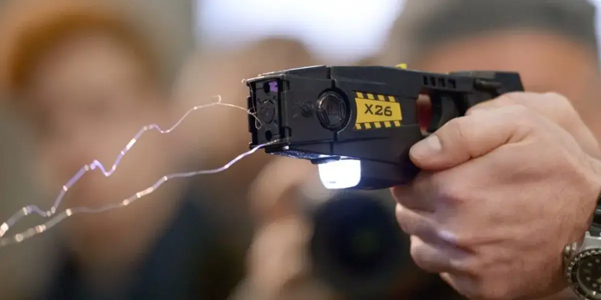 Czy paralizator jest legalny? Limit 10 mA i obrona konieczna