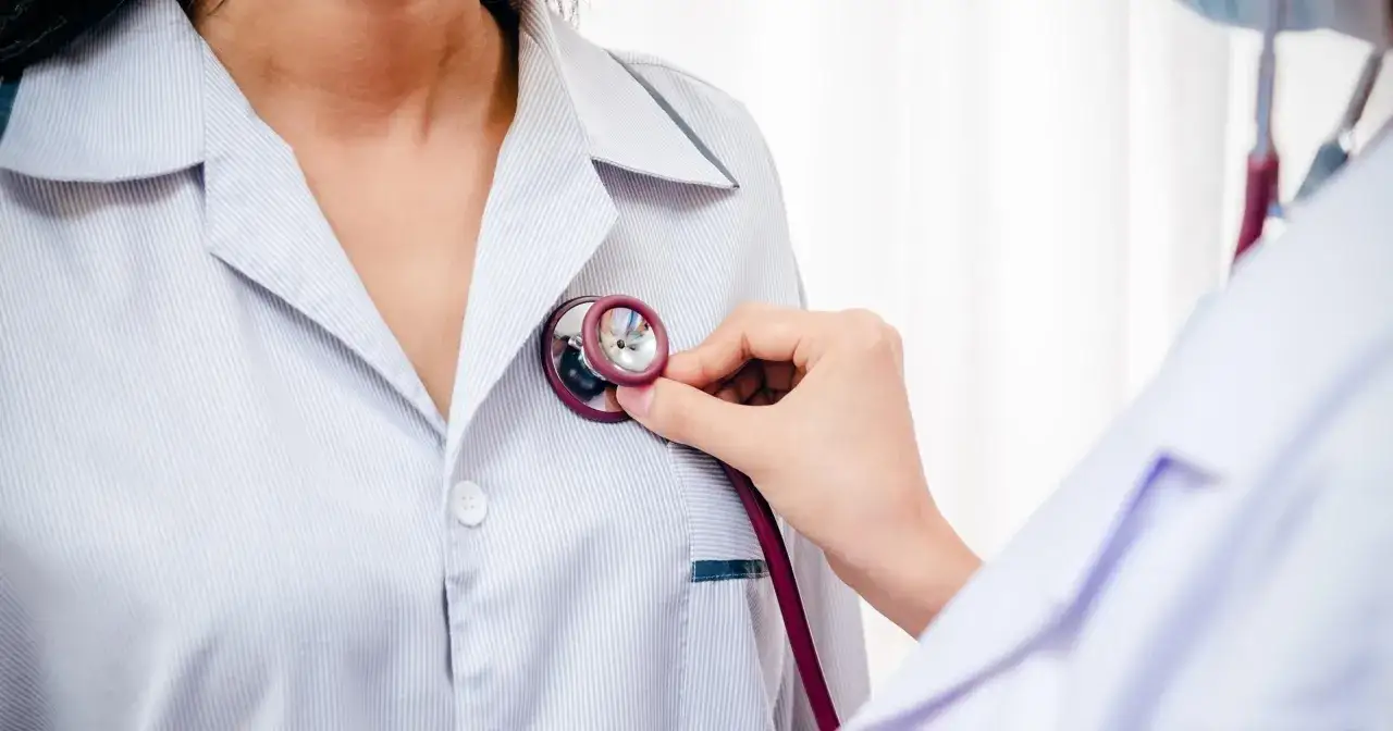 Rozpoznaj cerę naczynkową: Pajączki, rumień i ukryte sygnały