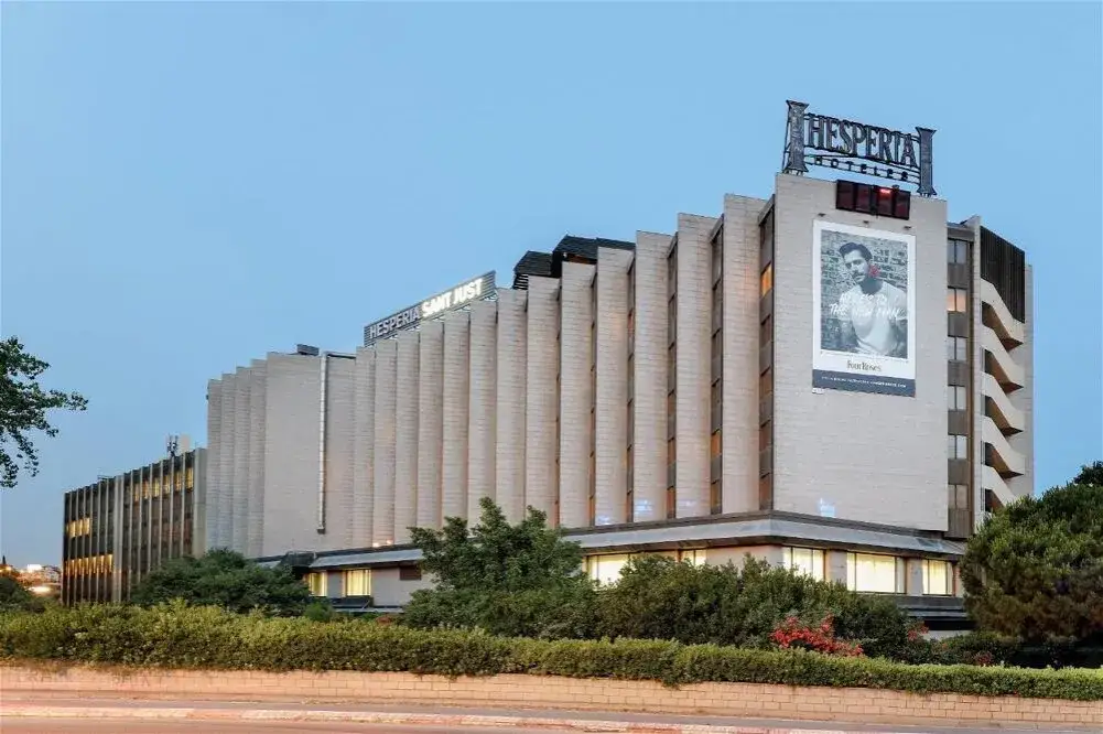 Hotel Hesperia Barcelona Sant Just: comodidad y cercanía a atracciones