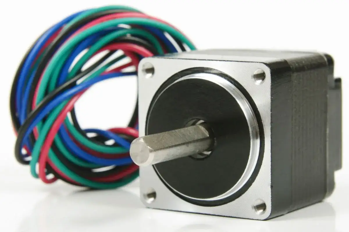 Silnik krokowy: co to? Jak działa? Wybierz idealny do projektu!
