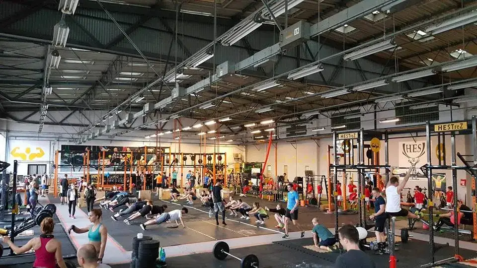 CrossFit Wrocław: Przewodnik po boxach, ceny i jak zacząć?