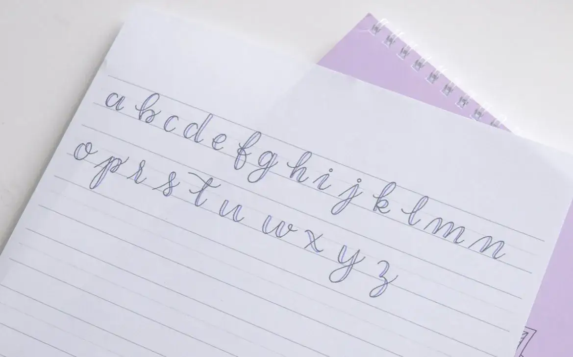 Jak nauczyć się ładnie pisać w zeszycie i poprawić swoje pismo
