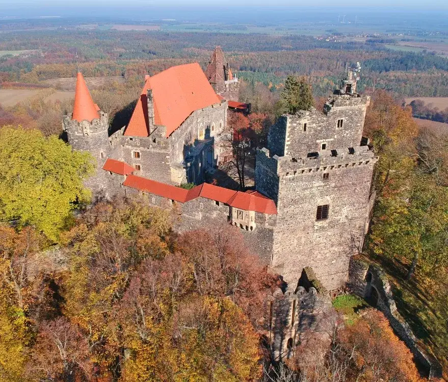 Zamek Grodziec i okolice: przewodnik po wulkanach i historii