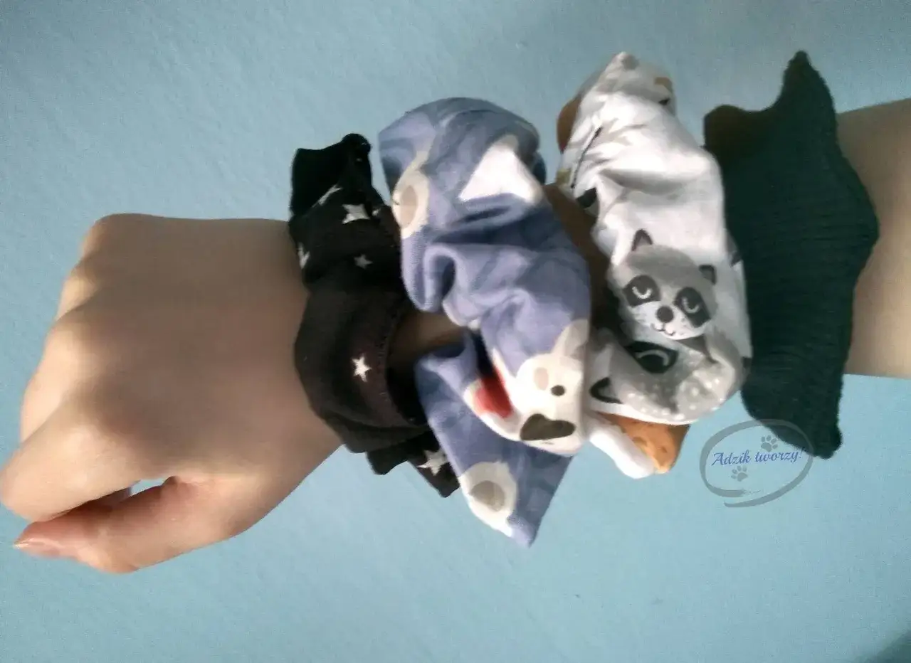 Uszyj gumkę scrunchie! Prosty poradnik DIY, nawet bez maszyny.