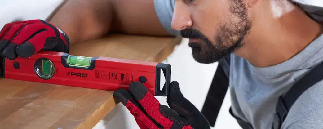 Poziomica czy poziomnica? Rozwiej wątpliwości i wybierz idealną!