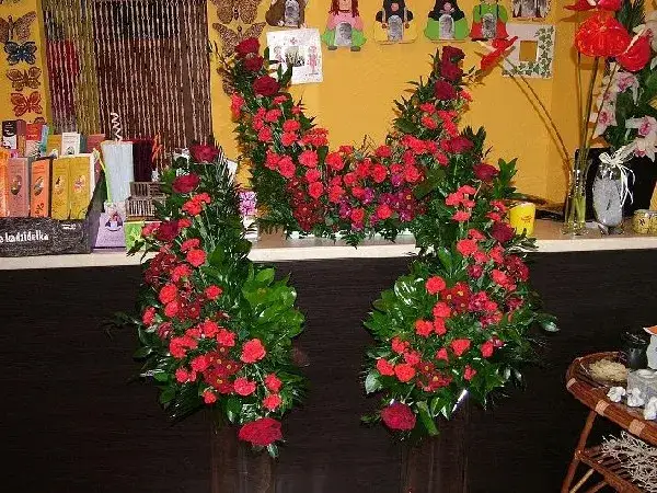 Jakie kwiaty na bierzmowanie wybrać, by zachwycić i uhonorować?