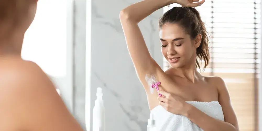 Czy golić pachy? Odkryj korzyści i uniknij podrażnień skóry