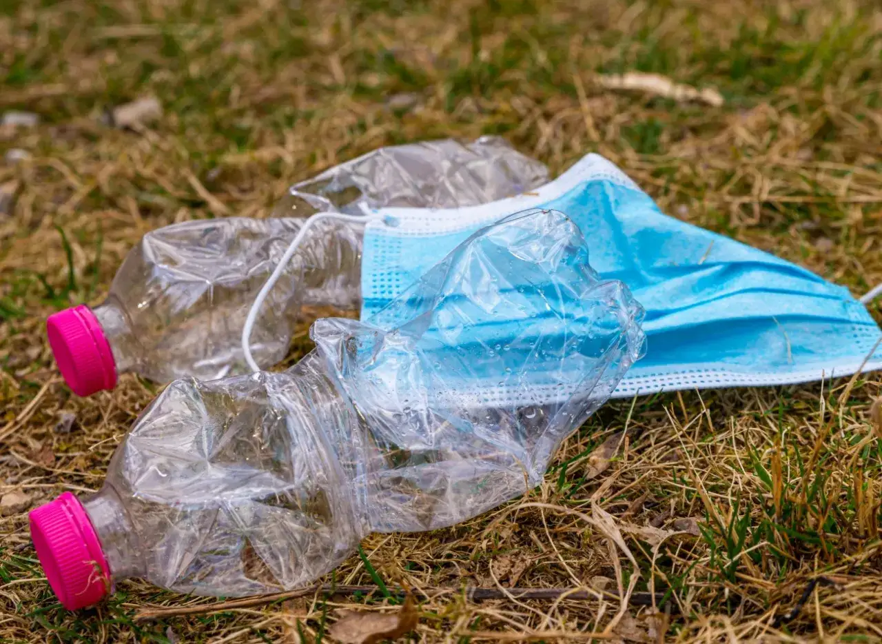 Jak długo rozkładają się śmieci? Zaskakujące czasy dla różnych odpadów