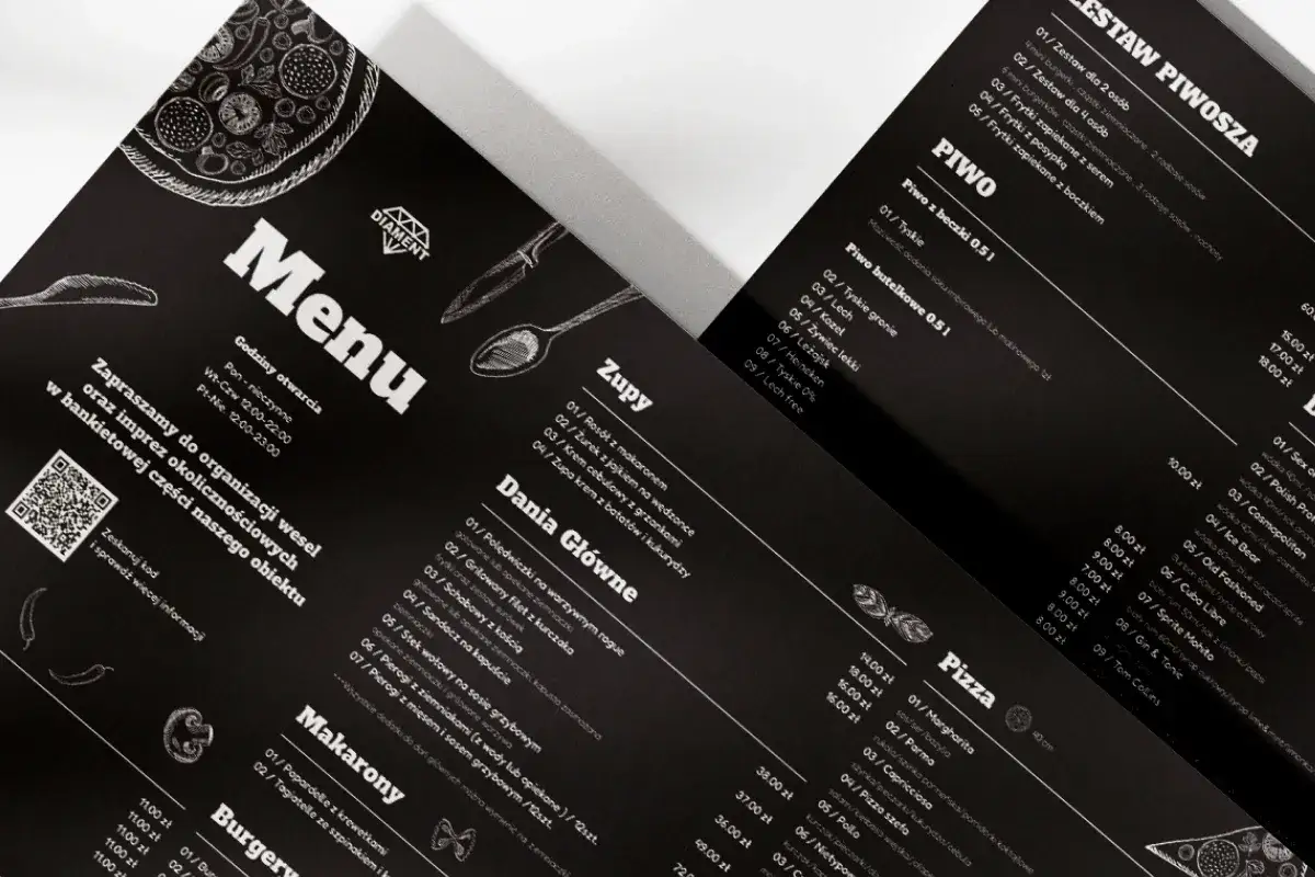 Czarne, eleganckie menu restauracji z rysunkami pizzy i sztućców. Zawiera sekcje: Zupy, Dania Główne, Makaron, Pizza.