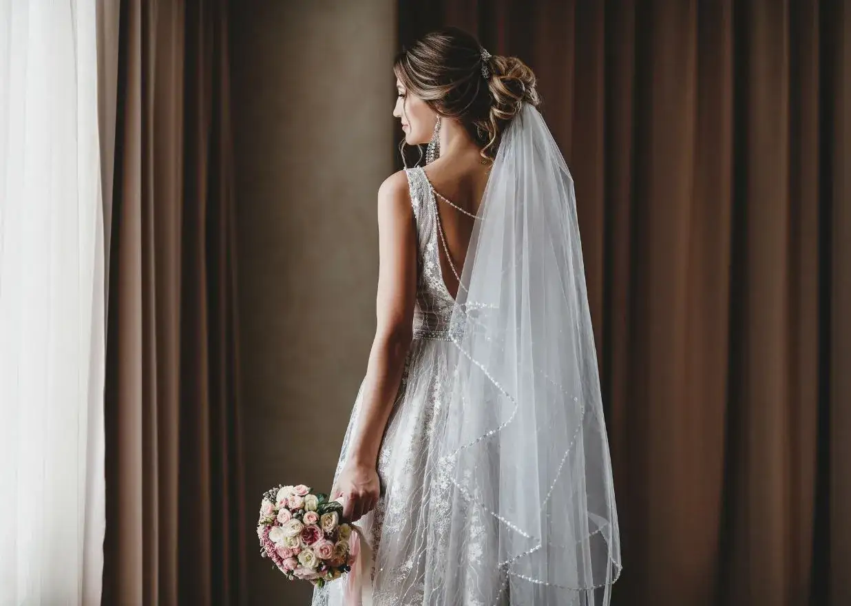 Jak wybrać suknię ślubną? Poznaj fasony, trendy, uniknij błędów