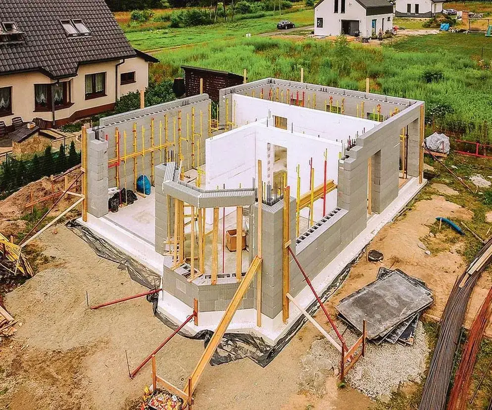 Klocki styropianowe do budowy domu: Jakie wybrać i dlaczego?