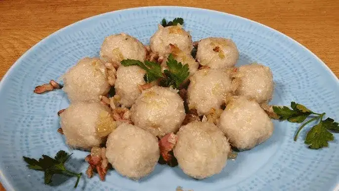 Pyzy z grilla: Chrupiąca skórka i dymny aromat - przepis krok po kroku