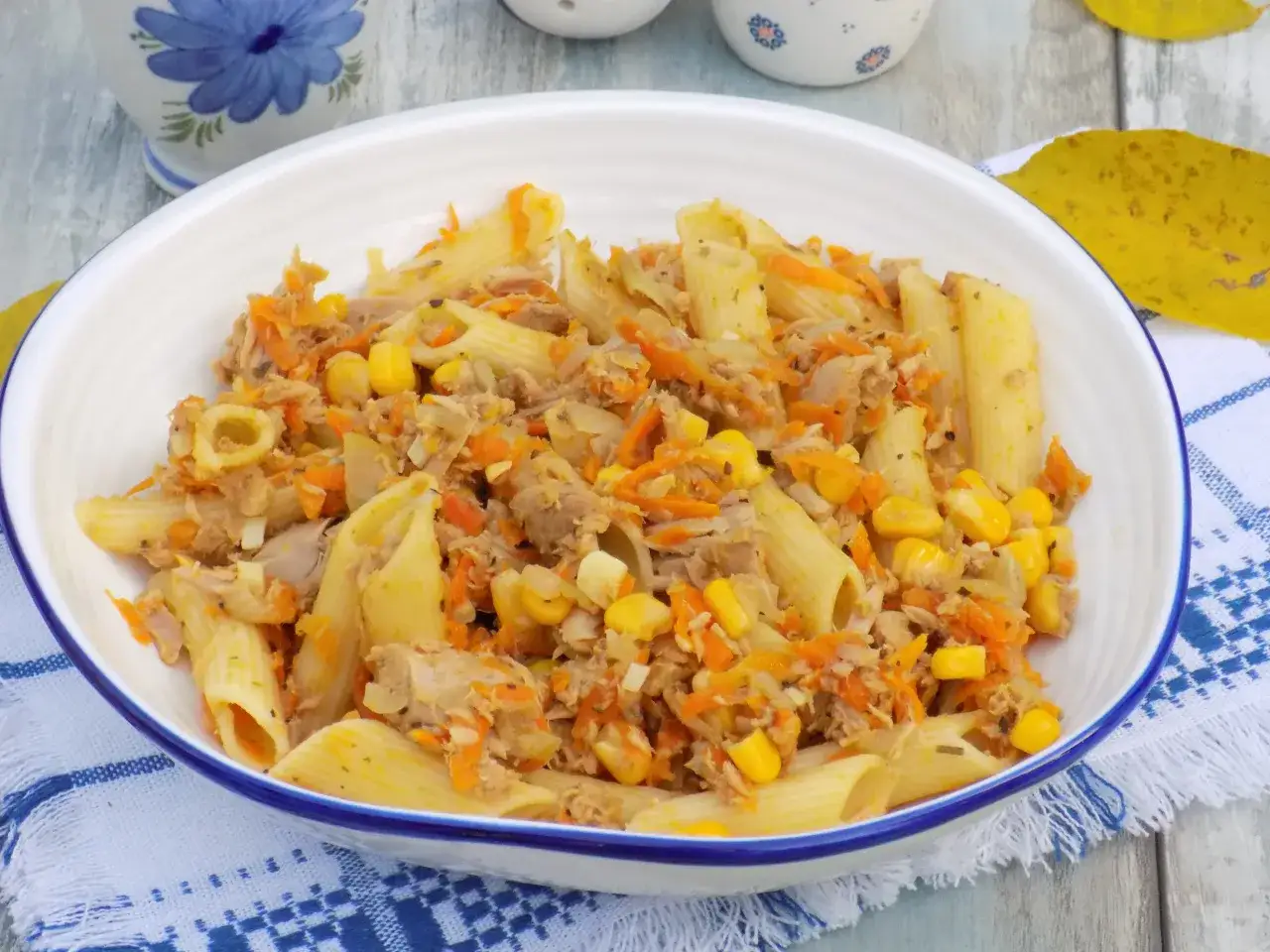 Makaron z tuńczykiem w 20 min: 4 przepisy i porady eksperta