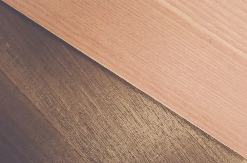 Czym malować fornir, aby uzyskać doskonałe efekty w renowacji?